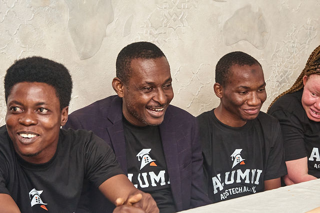 a picture of alumni sitting